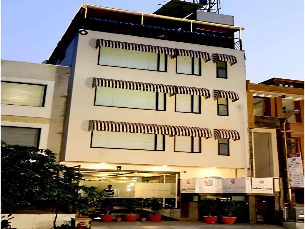 Hotel Harsh Paradise