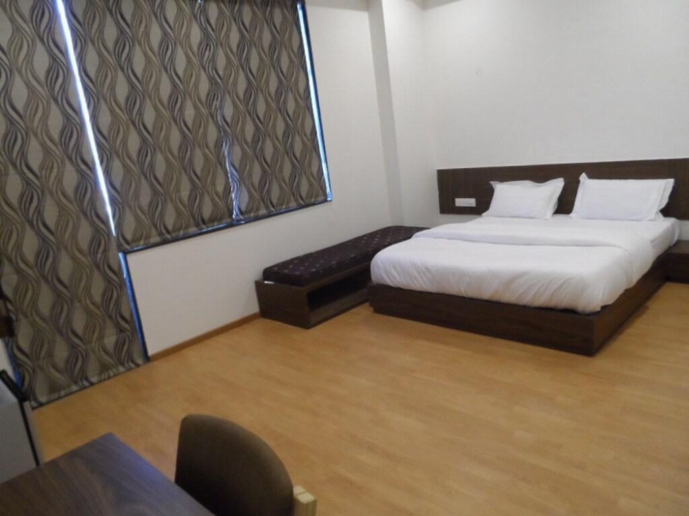 Room image 4